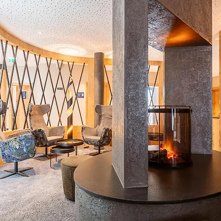 Apartmán Modern With 2 Bedrooms In Fügen
