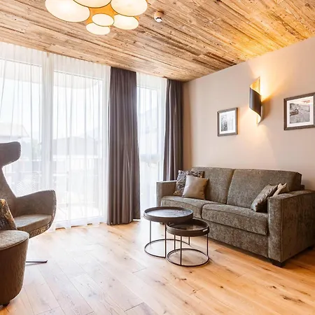 Apartmán Modern With 2 Bedrooms In