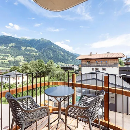 Apartmán Modern With 2 Bedrooms In Fügen