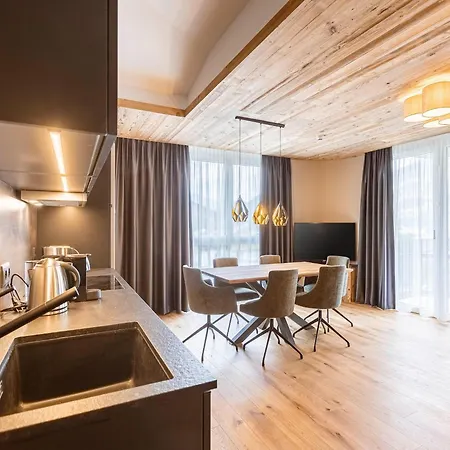 Apartmán Modern With 2 Bedrooms In Fügen