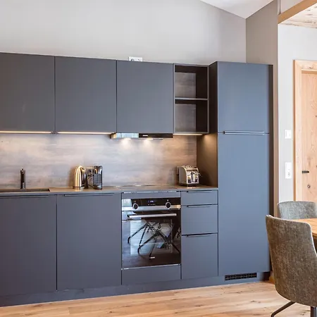 Apartmán Modern With 2 Bedrooms In *